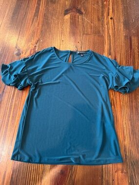 Women's Green Ruffle Sleeve Top